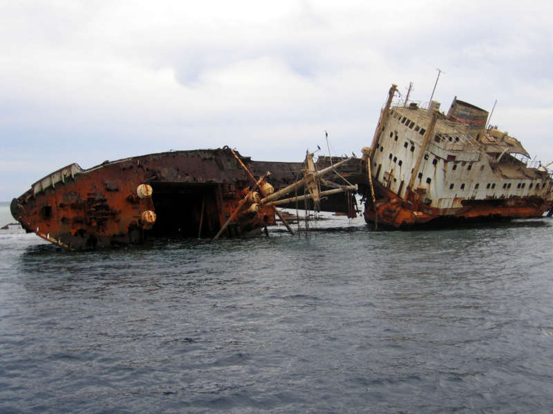 Shipwreck-on-Red-Sea