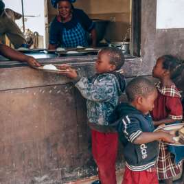 Kids Queuing For Food Makwati Zambia2