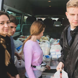 The team packing a car with food to distribute to those who lost homes.